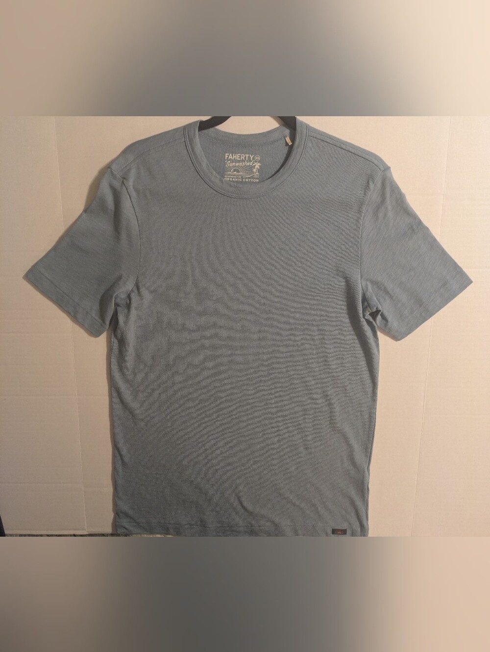 Faherty Sunwashed Organic Cotton Men's T-Shirt — Light Blue- XS (NWOT)